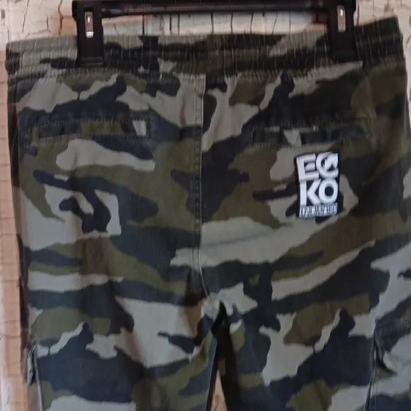 Ecko Unlimited Green Camo Cargo Pants - Picture 4 of 6
